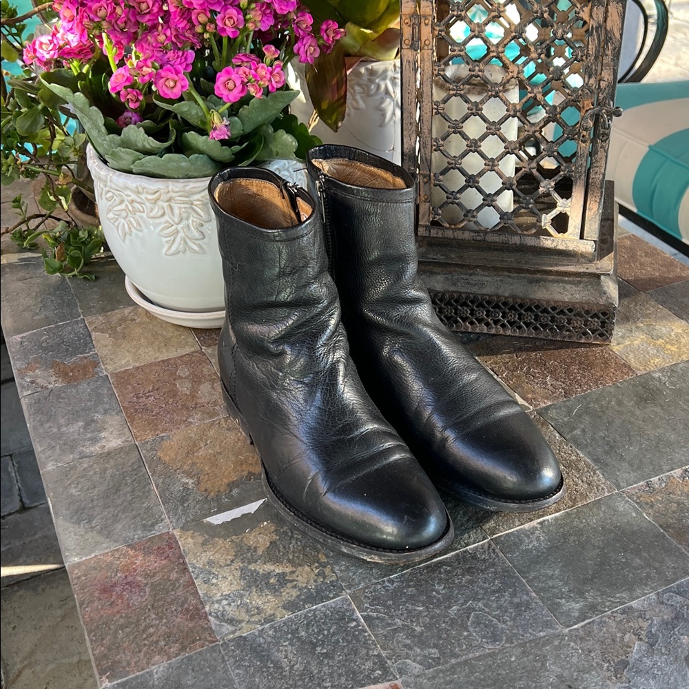 Frye Black side zip Boots 7.5